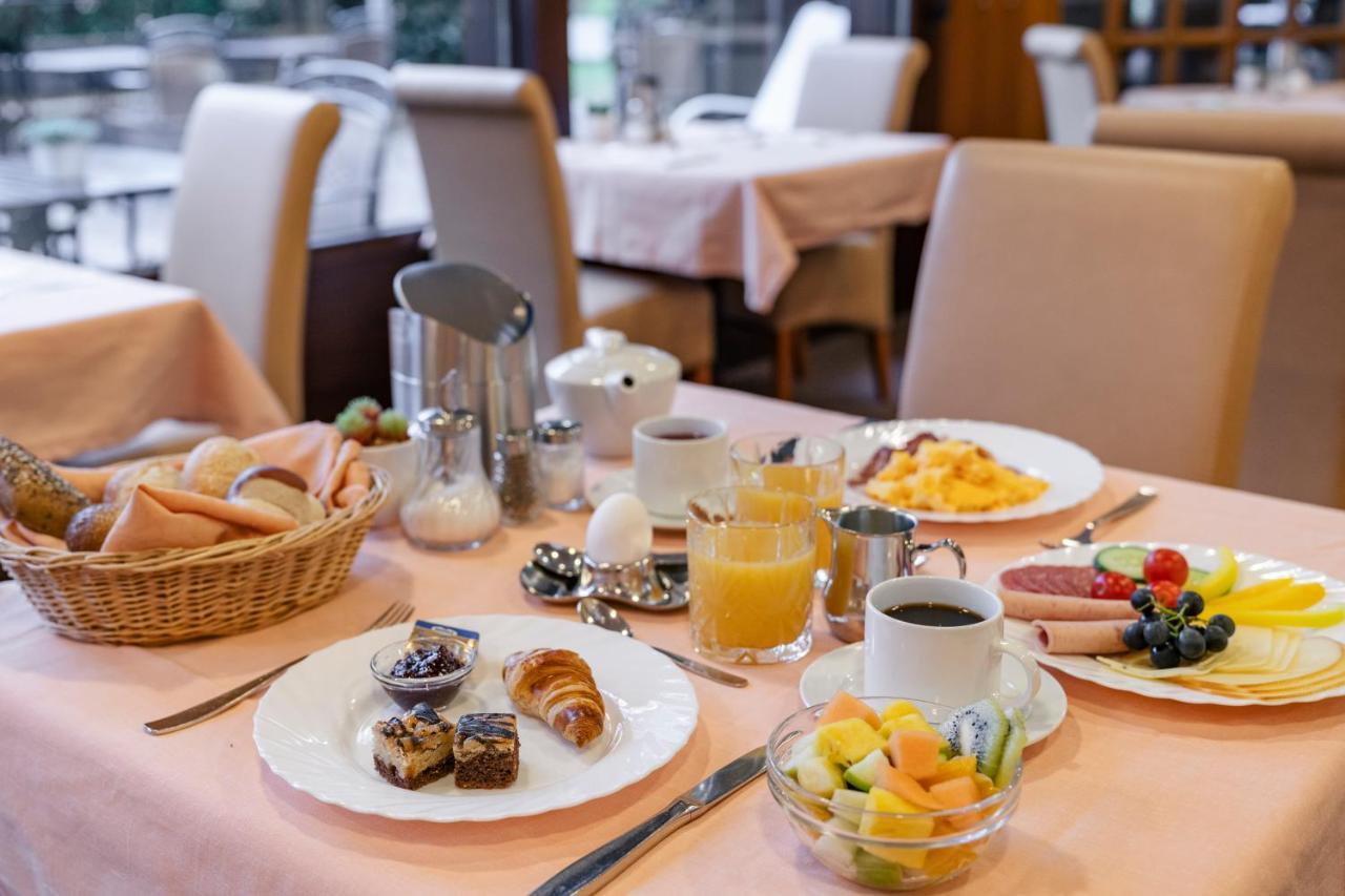 Hotel Fuchsen Кирххайм унтер Тек Екстериор снимка