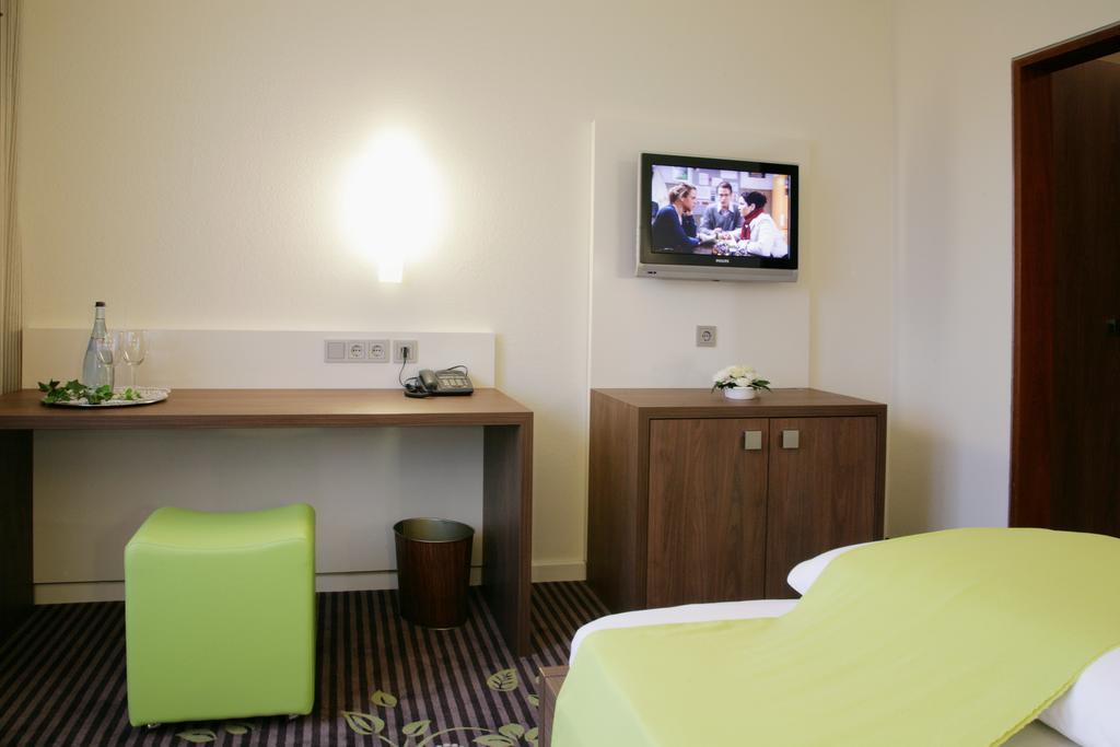 Hotel Fuchsen Кирххайм унтер Тек Стая снимка