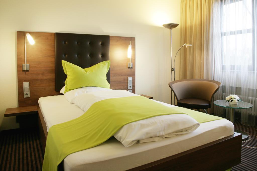 Hotel Fuchsen Кирххайм унтер Тек Стая снимка