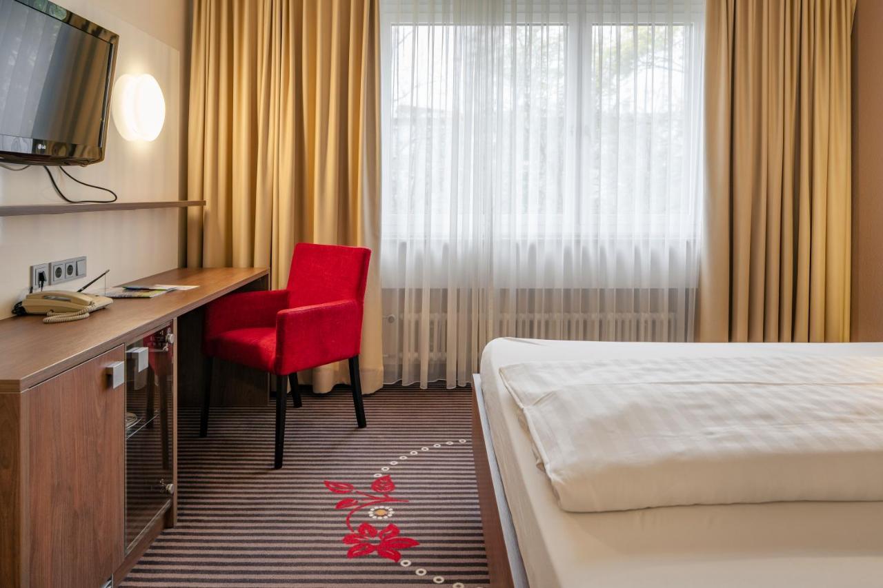 Hotel Fuchsen Кирххайм унтер Тек Екстериор снимка