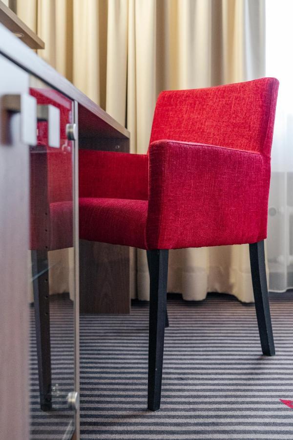 Hotel Fuchsen Кирххайм унтер Тек Екстериор снимка