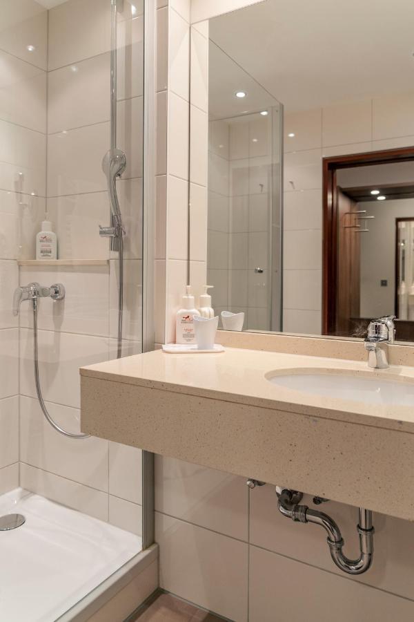 Hotel Fuchsen Кирххайм унтер Тек Екстериор снимка