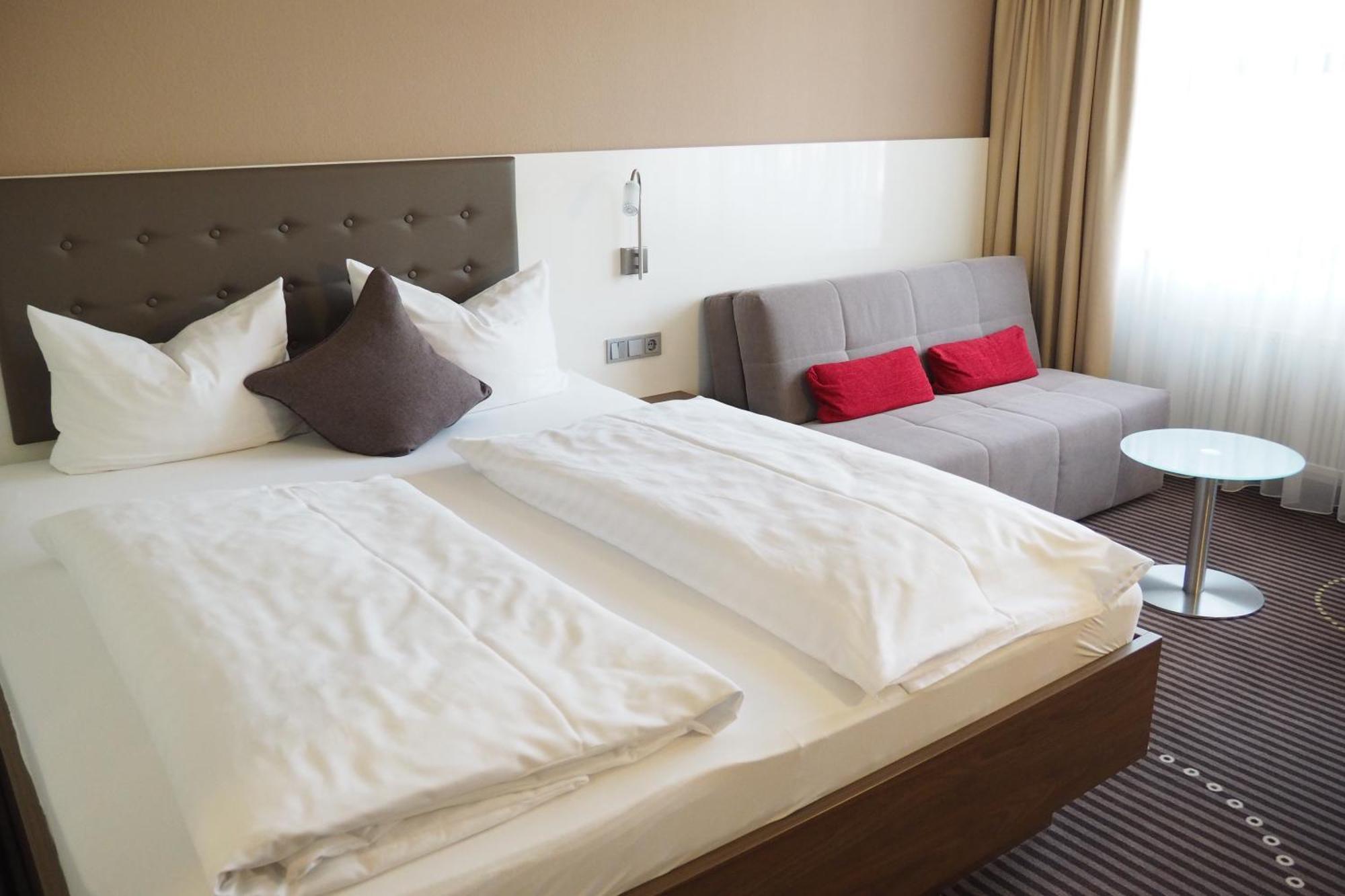 Hotel Fuchsen Кирххайм унтер Тек Екстериор снимка