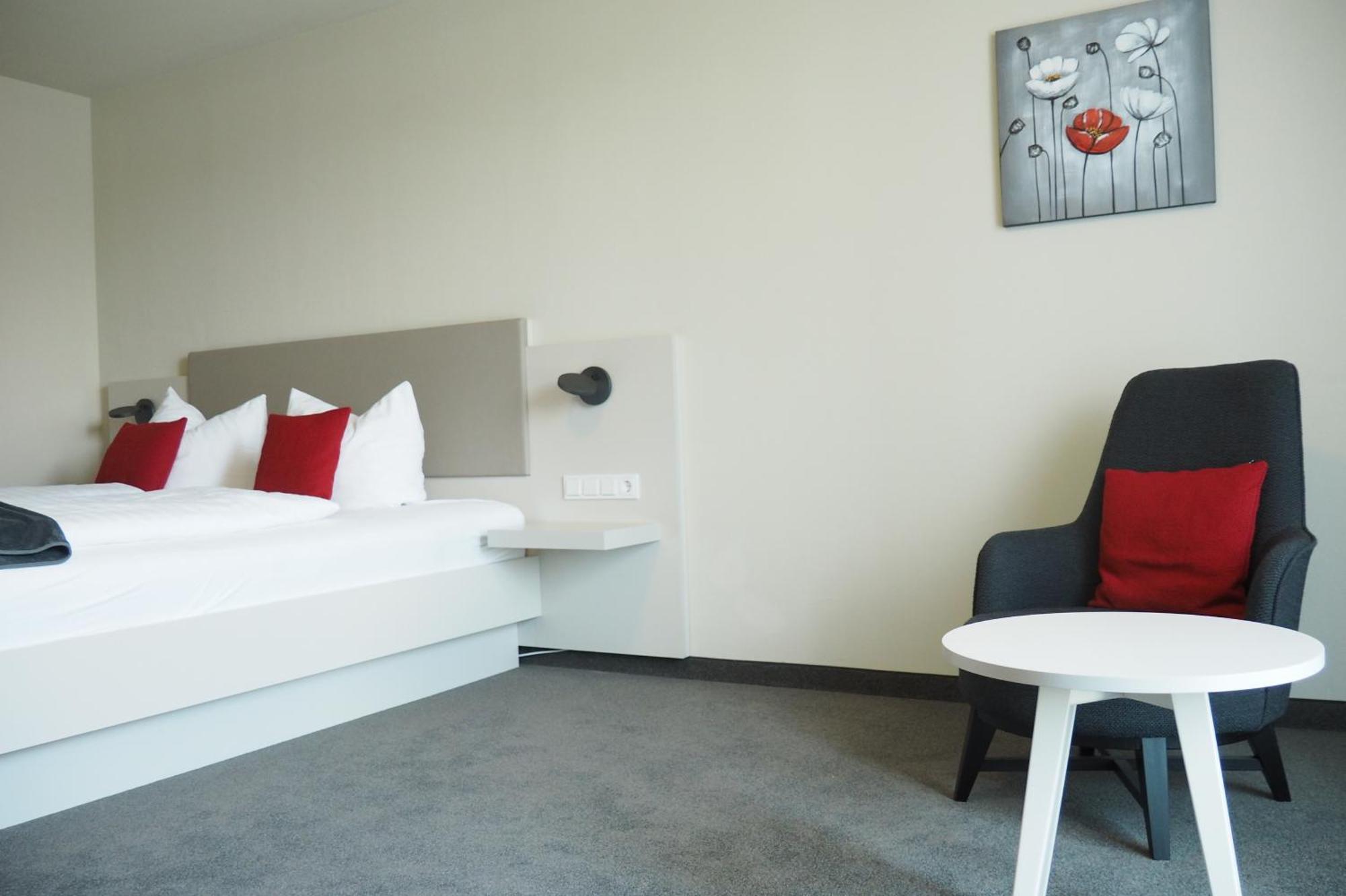 Hotel Fuchsen Кирххайм унтер Тек Екстериор снимка