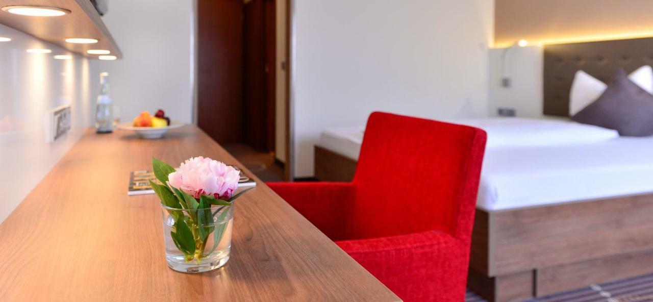 Hotel Fuchsen Кирххайм унтер Тек Екстериор снимка